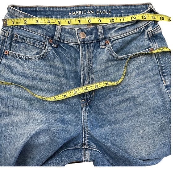 AMERICAN EAGLE MOM JEAN WITH DISTRESSED DETAILS - Picture 4 of 4